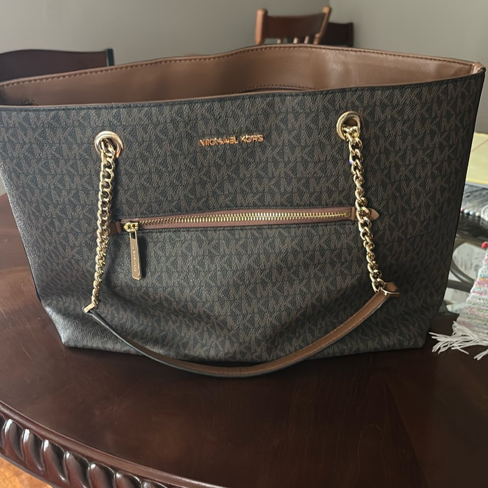 MICHAEL KORS Jet Set Item Large Front Zip Chain Tote